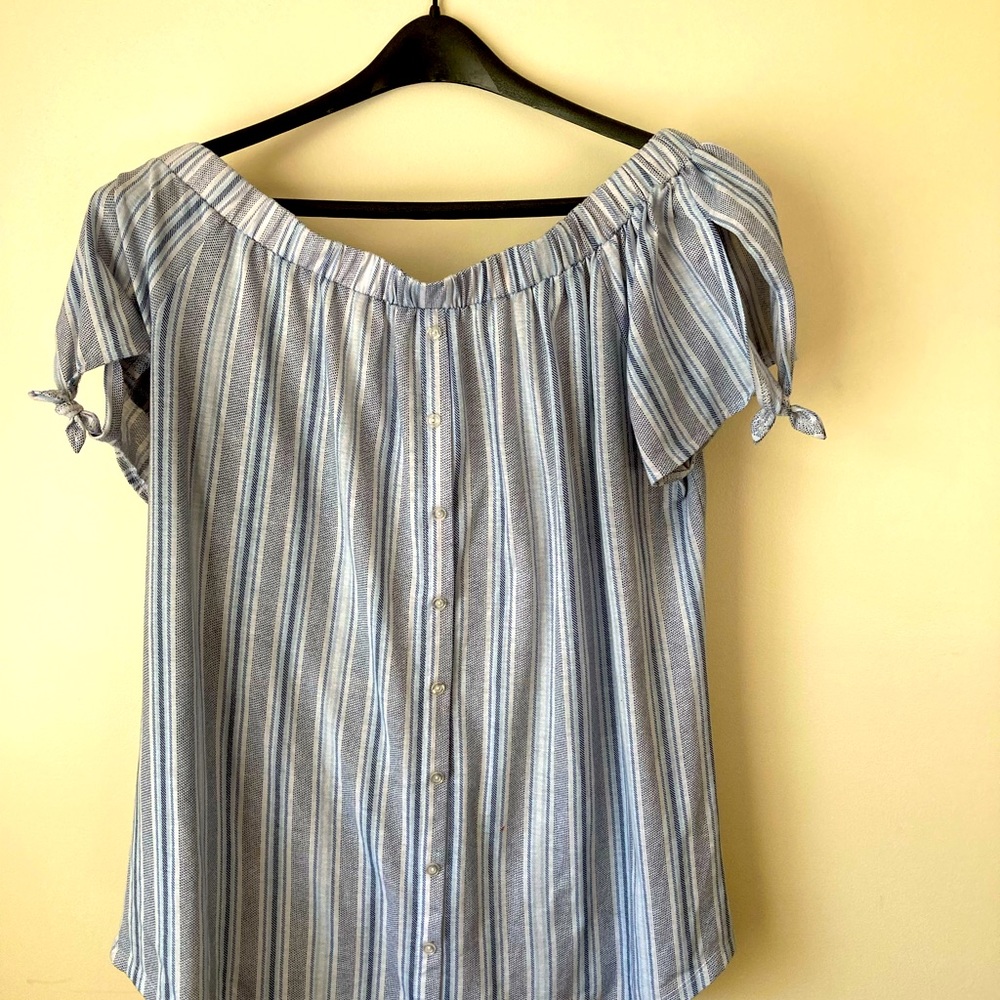 Brand Just be short sleeve blouse